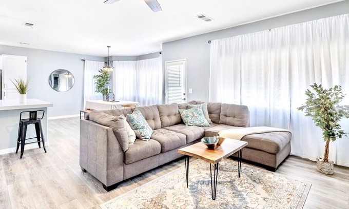 Romoland House | Stylish & Modern Retreat Near Diamond Valley Lake!