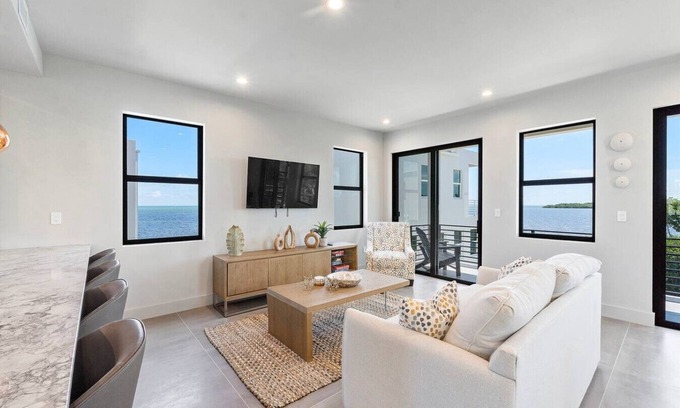 Monroe County House | Stylish Oceanview Kayak Getaway w/Pool & Hot Tub!