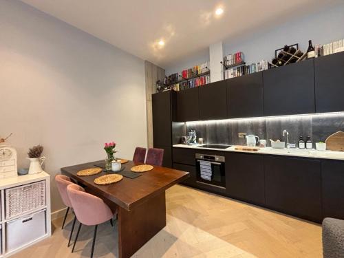 Hackney Apartment | Stylish Studio in Hackney with Private Terrace