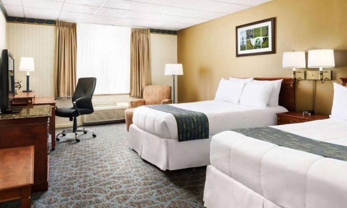 Cheat Lake Apartment | Stylish Unwind: Studio at Lakeview Golf Resort