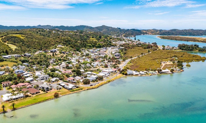 Ngunguru Apartment | Stylish Waterfront Studio Sanctuary!