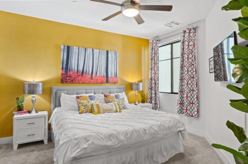 North Scottsdale Apartment | Stylish Workspace, Serene Setting G3043