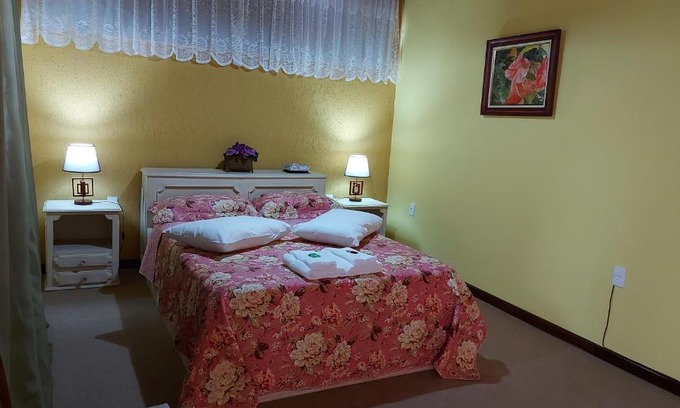 Teresopolis Apartment | Suíte com vista da Serra