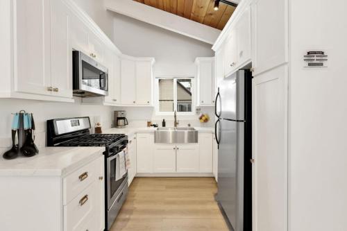Fawnskin House | Sueños Azules- Fawnskin Retreat Cottage in Big Bear