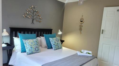 Beacon Bay Apartment | Suite 10- Deja' Blu Bed and Breakfast- East London