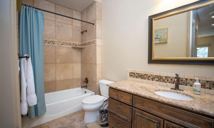 St. George House | Suite Retreat with Pool Spa Gym and Tennis Court