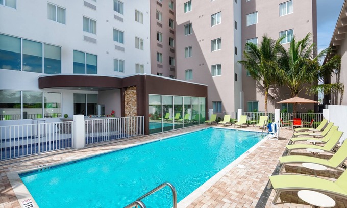 Seybold Apartment | Suite with FREE Airport Shuttle to MIA | Complimentary Breakfast + Pool Access