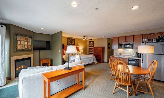 Thayerville Apartment | Suites at Silver Tree: A125 Studio Lake View