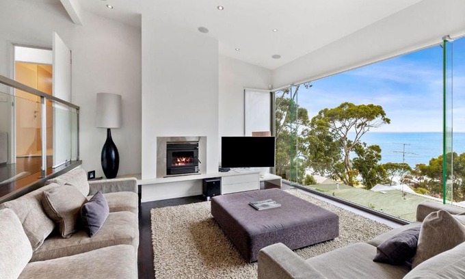 Lorne House | Summerhills House - BYO Linen