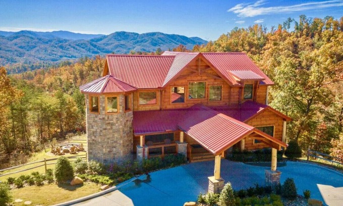 Gatlinburg - Pigeon Forge Apartment | Summit Castle: 3.5 Acres, Theater, Fire Pit, Game Rm, 2x Appliances, Yards, EV
