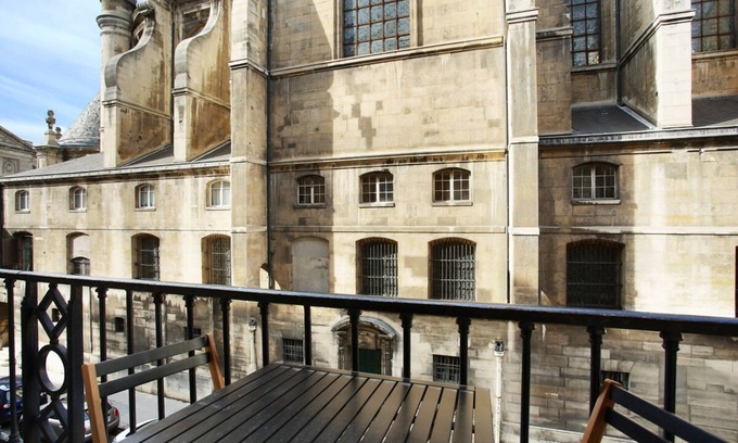 Les Halles Apartment | Sumptuous Apartment Louvre Museum Concorde