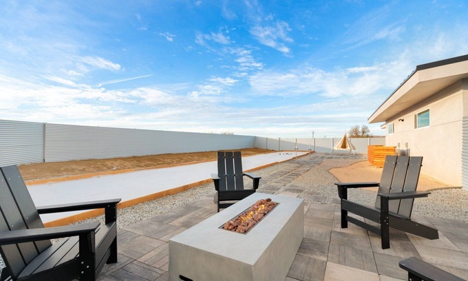 Joshua Tree House | π΅ Sun Oro Joshua Tree - Hot Tub, BBQ, Fire Pit & Gameroom - A Private Desert Oasis π΅