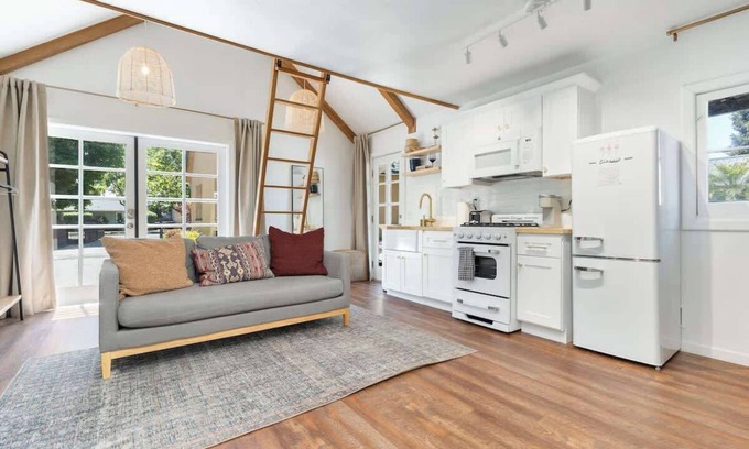 Visalia House | Sun Suite dtwn w/pool, spa, near Nat'l Parks