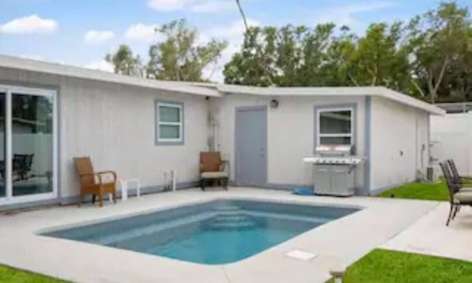 Ridge Wood Heights House | Sun & Swim Villa W/Fence + Pool by Siesta Key!