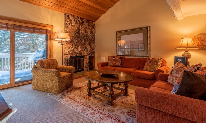 Elkhorn Village Condo | Sunburst Condo 2726 - Tri-Level with Spacious Kitchen and Hot Tub Onsite