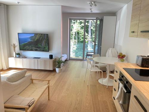 Juodkrante Apartment | Sunny apartment with forest view