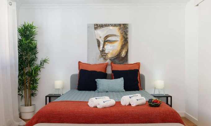 Paranhos House | Sunny Calm Room | Shared House