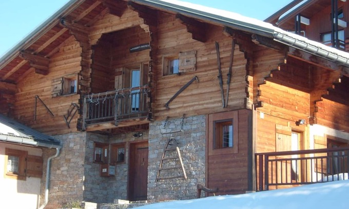 Cohennoz Ski Chalet | Sunny Chalet for 8, near slopes, WiFi, garage, pet-friendly, equipped kitchen, 4 bedrooms