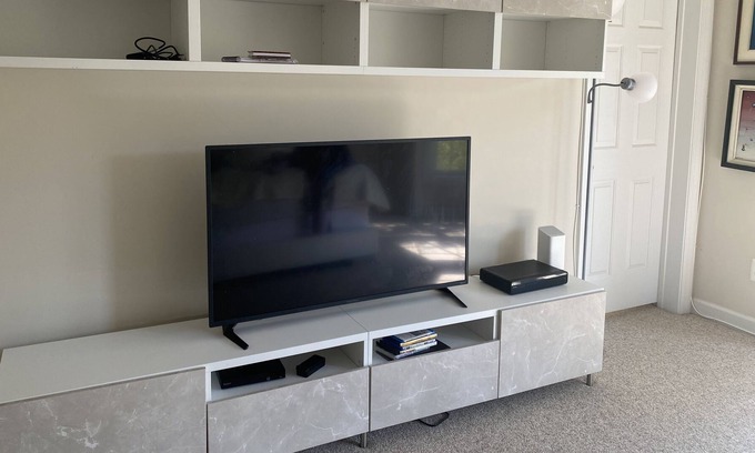 Gaithersburg Apartment | Sunny large suite