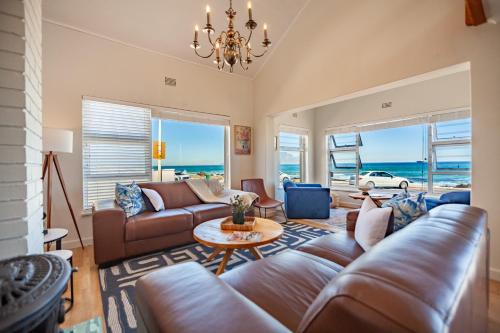 Bloubergstrand House | SUNNYSIDE- 5 Bedroom Beach House, Bloubergstrand
