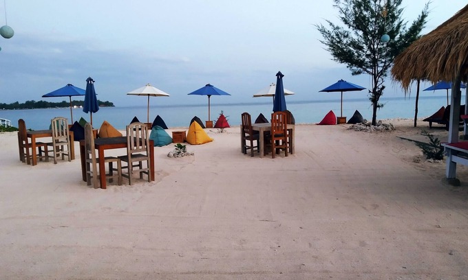 Gili Meno Bed & Breakfast | Sunset Beach Bungalow & Restaurant