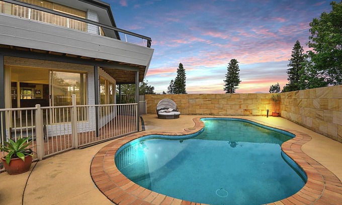 The Entrance North House | Sunset Lake House - Your Dream Family Getaway