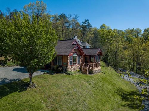 Gatlinburg - Pigeon Forge Ski Chalet | Sunset View Chalet