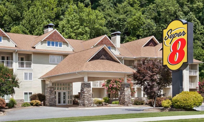 Cherokee Hotel | Super 8 by Wyndham Cherokee