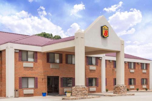 Eddyville Hotel | Super 8 by Wyndham Eddyville/Kuttawa