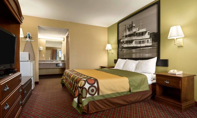 Hattiesburg Hotel | Super 8 by Wyndham Hattiesburg North/University Area