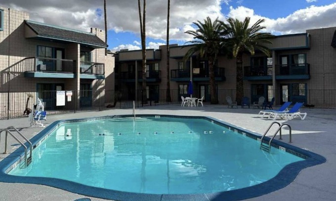 Mesa Hotel | Super 8 by Wyndham Mesa Downtown Near Convention Center