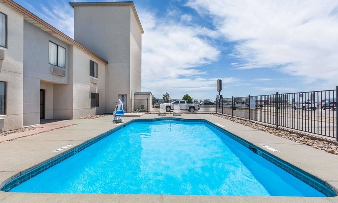 Midland Hotel | Super 8 by Wyndham Midland