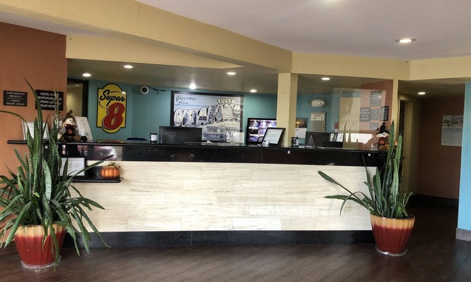 Tulsa Hotel | Super 8 by Wyndham Tulsa/Route 66