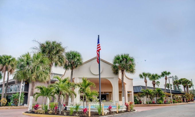 St. Petersburg - Clearwater Hotel | Super 8 by Wyndham St. Petersburg