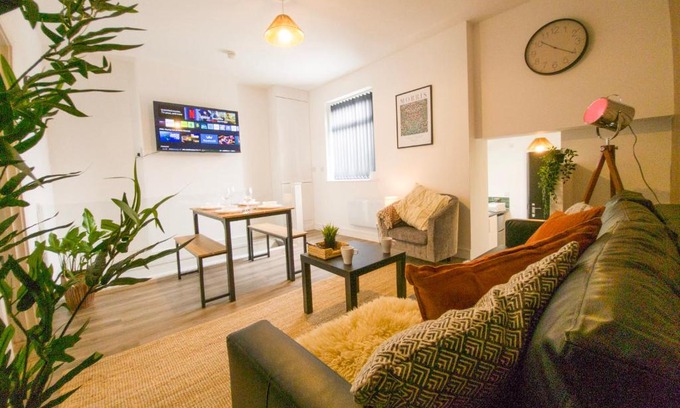 Splott Apartment | Super Convenient Keyless Entry Two Bedroom Loft by Property Promise