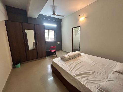RR Nagar Hotel | Super Hotel O Karanji Comfort