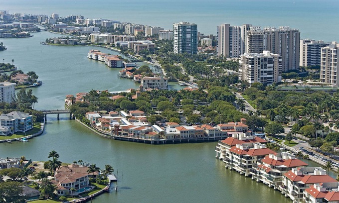 Park Shore Villa | Super Location In Park Shore Near Venetian Village and Beach Entry