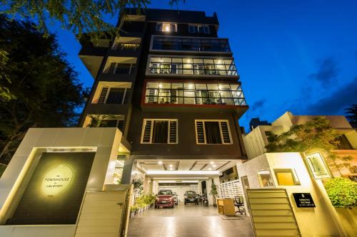 Craig Park Layout Hotel | Super Townhouse MG Road,Bangalore