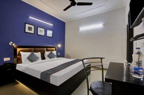 Sainik Farm Hotel | Super Townhouse Saket Residency Near Saket Metro