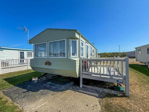Kessingland Other | Superb Caravan With Decking At Kessingland Beach In Norfolk Ref 90038Td