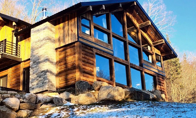 Wentworth-Nord Ski Chalet | Superb luxury chalet lost in the forest, with spa, fireplace and lake view!