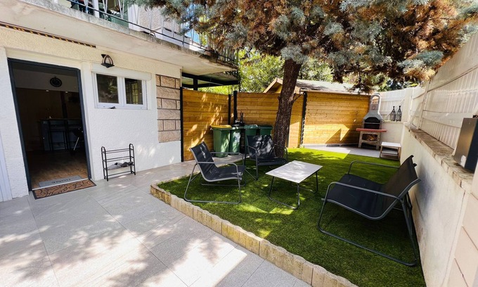 Bagneux Apartment | Superb studio with private entrance and garden