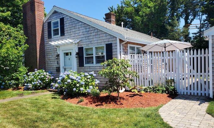 Falmouth House | Surf Drive Beach. Fabulous location. bike trail. Ferries Martha's Vineyard/