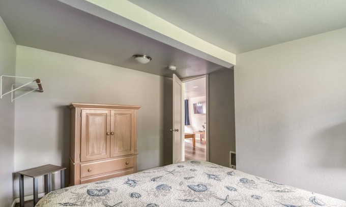 Otter Rock Cabin | Surf Haven Unit B w/fire pit walking distance to surfing beaches