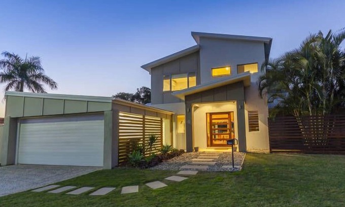 Mermaid Waters House | Surfers Beach Retreat