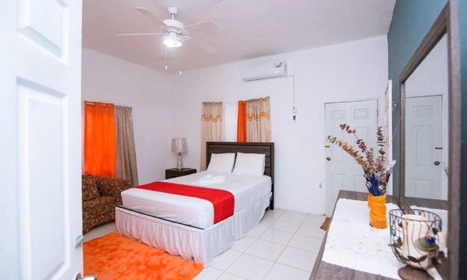 Tower Isle Bed & Breakfast | Suzette Guesthouse Accommodations