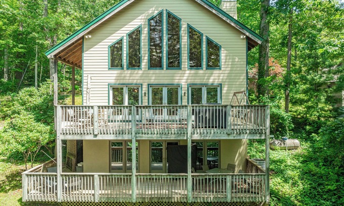 Cullowhee House | Sweet Mountain Dreams (3BR) with Views of Lake Glenville