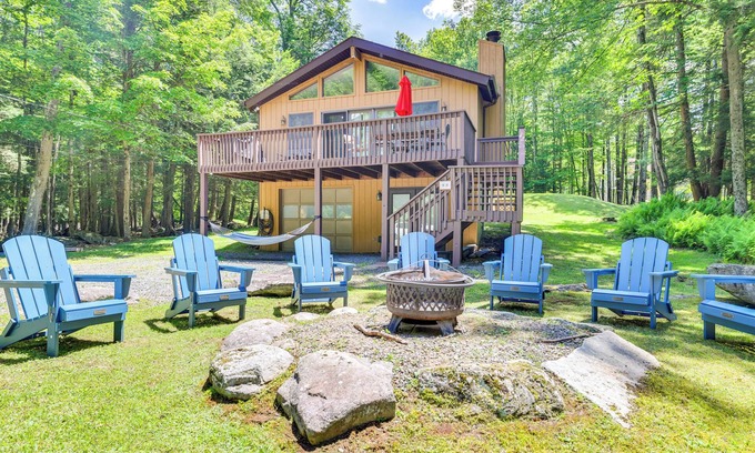 Greentown Cabin | Swim, Hike & Unwind: Resort Cabin in Lake Ariel!