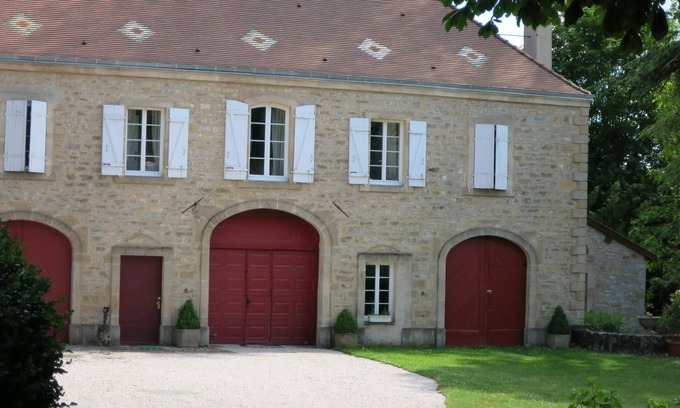 Baulme-la-Roche House | Swimming pool and tennis court: Charming 16th-century property with 2.8-hectare park