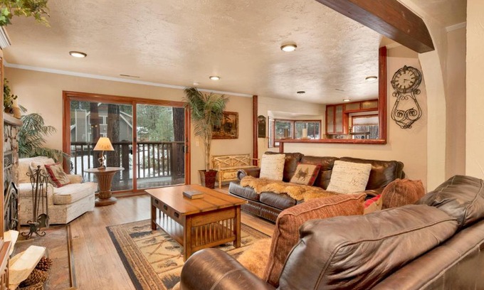 Big Bear Lake Ski Chalet | Swiss Delight by Big Bear Vacations Hot Tub Game Tables Central